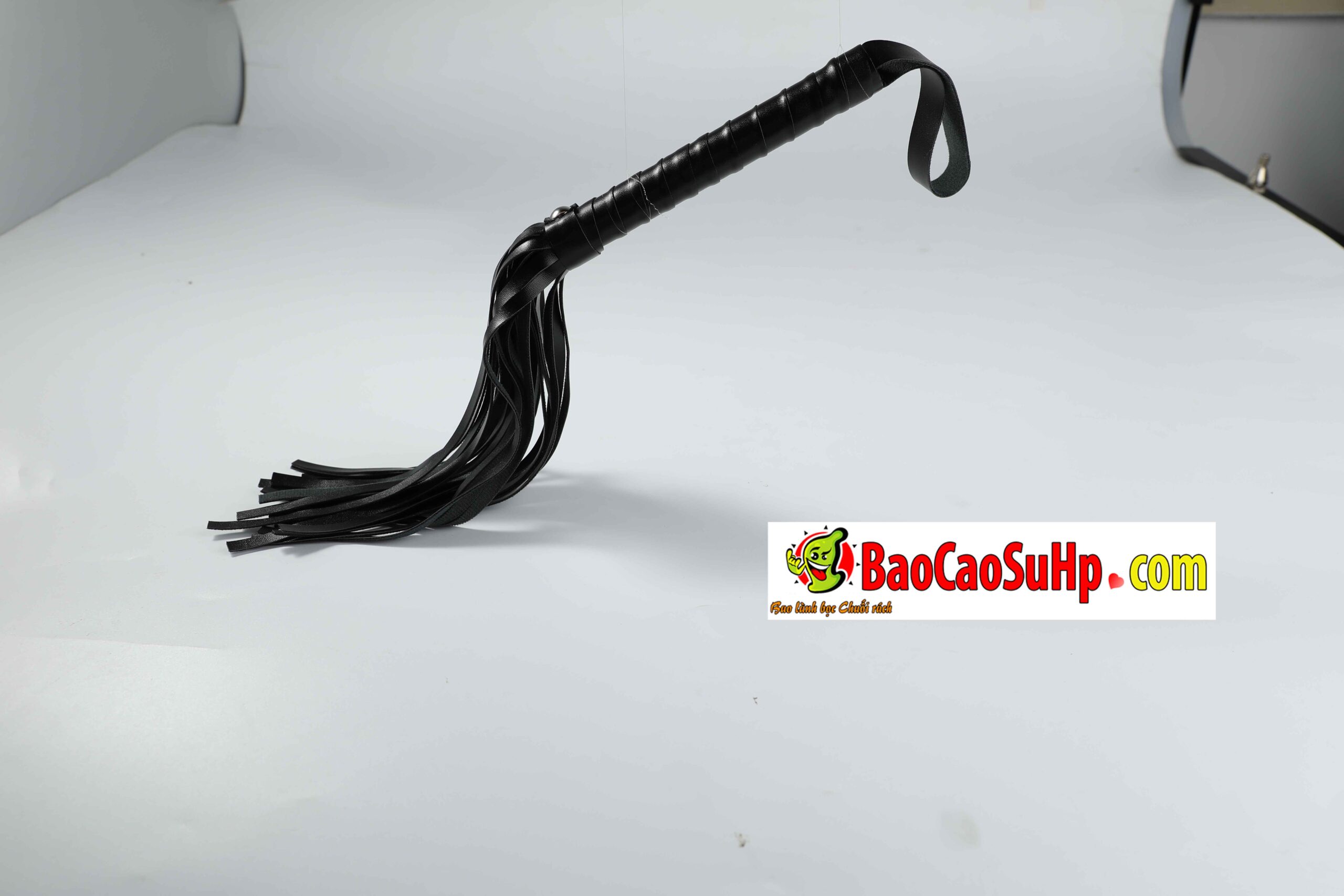 834A8072 scaled - Bộ Đồ Chơi Tình Dục BDSM Warden 8 Món MizzZee: Khám Phá Giới Hạn, Đánh Thức Đam Mê