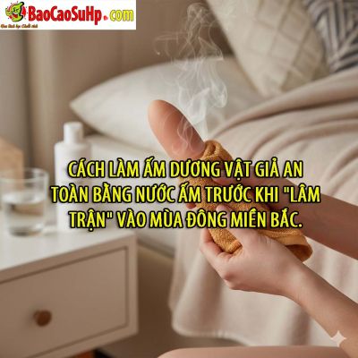Cách làm ấm dương vật giả an toàn bằng nước ấm trước khi "lâm trận" vào mùa đông miền Bắc.